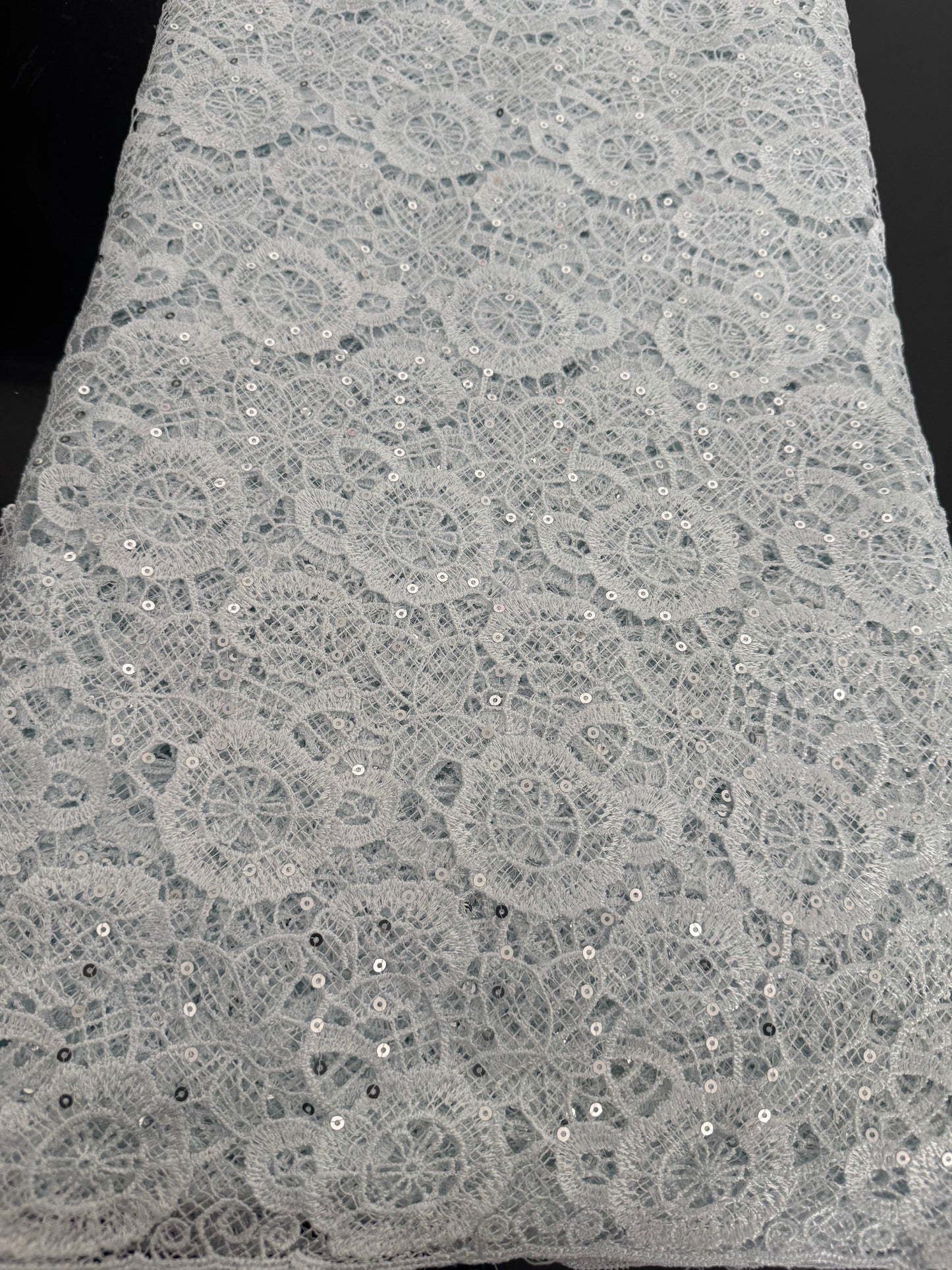 Guipure à sequins