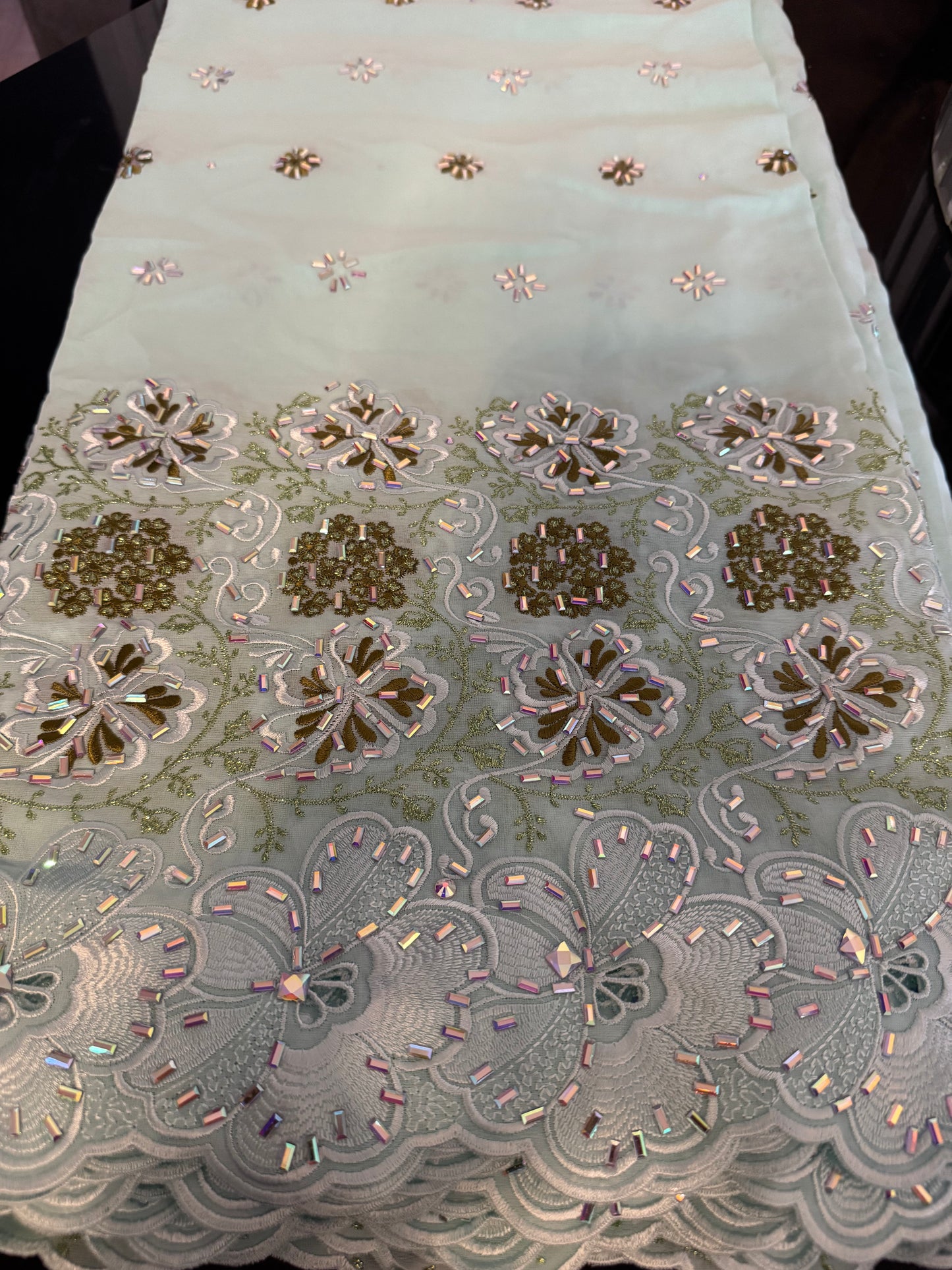 Voile brodé Swarovski